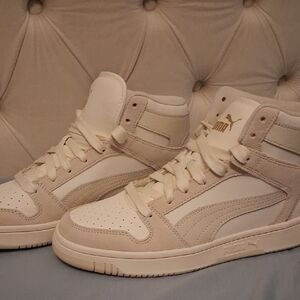Puma High-Top Sneakers in Beige and Off-White